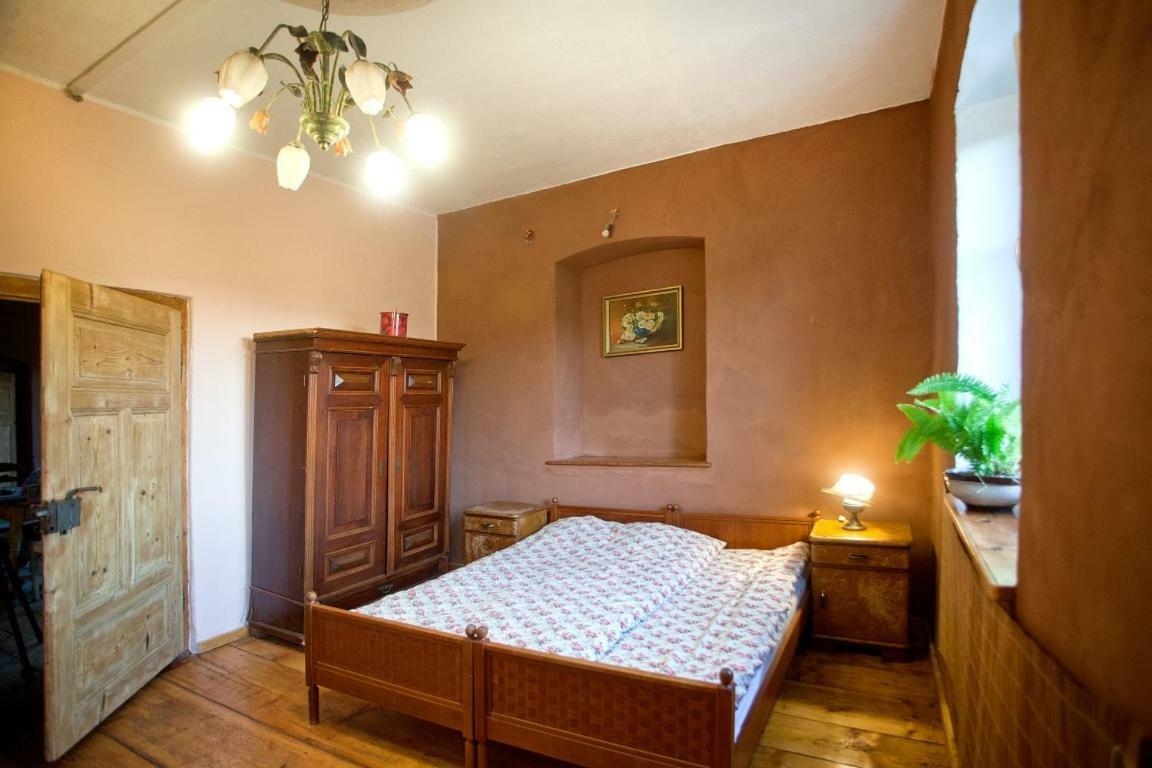 Villa Gosciniec Kaszarnia Kamienne Mirsk Exterior foto