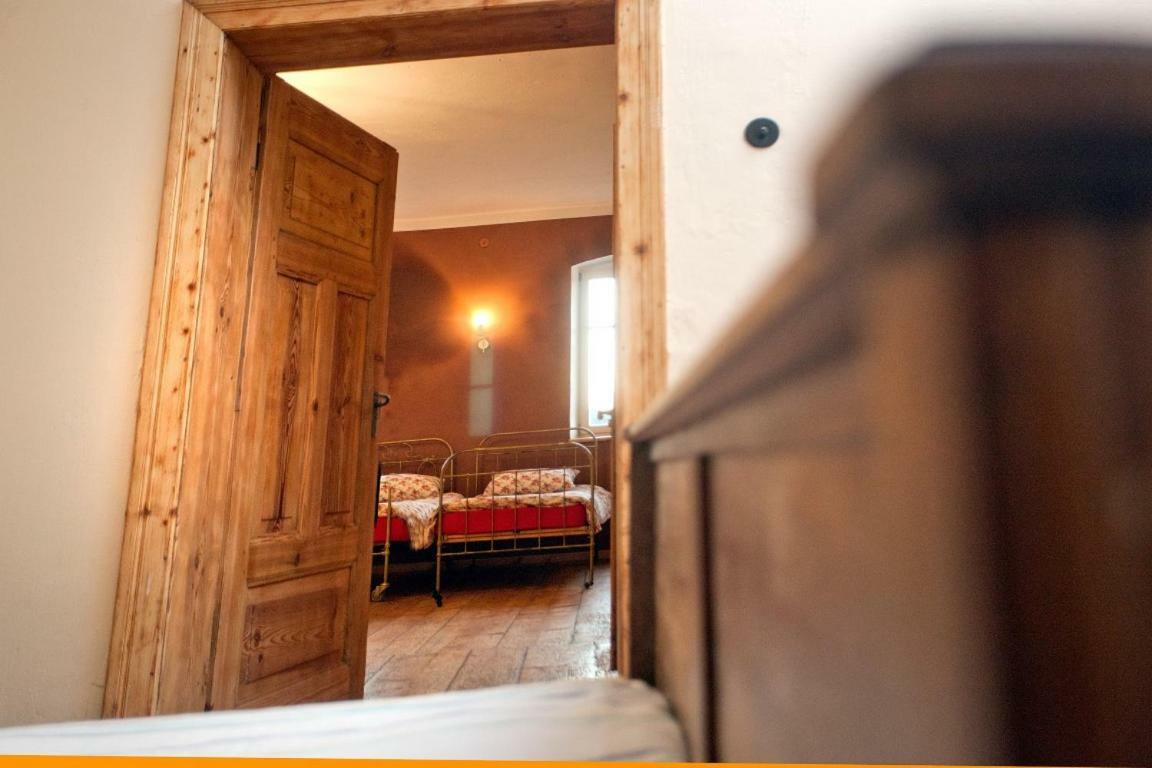 Villa Gosciniec Kaszarnia Kamienne Mirsk Exterior foto